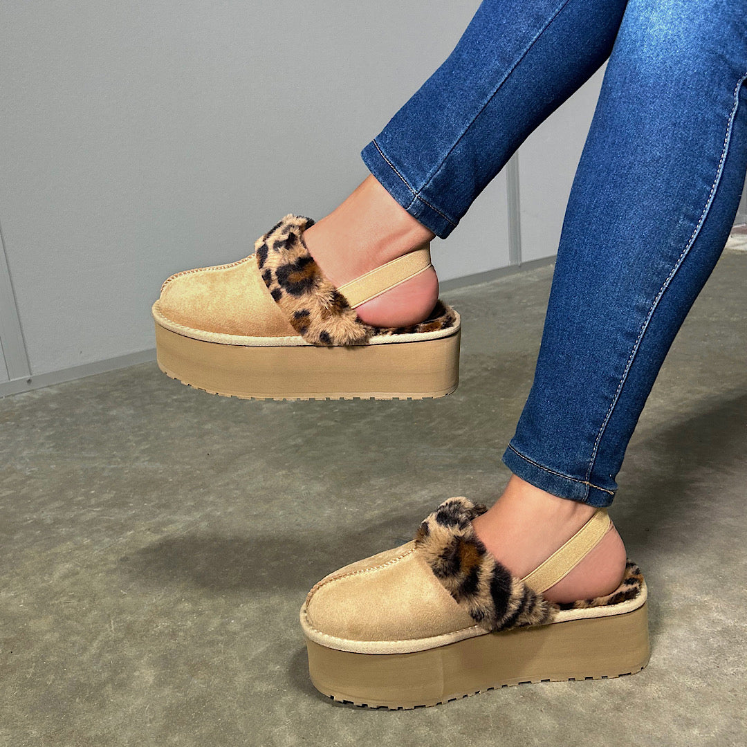 Kelly In Nude/Leopard