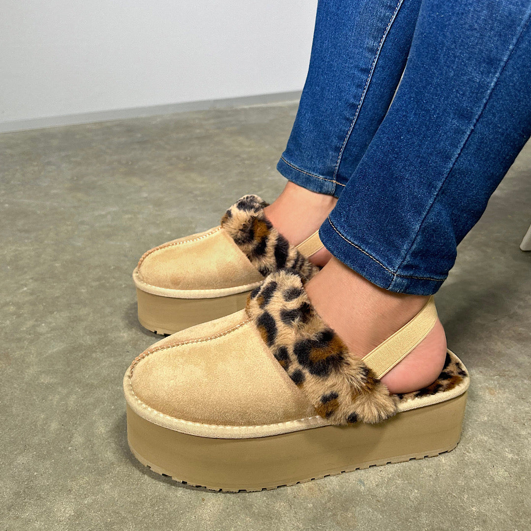 Kelly In Nude/Leopard